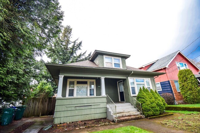 Building Photo - Spacious 4BD/2BA Two-Story Home w/ Fenced Yard & Huge Basement! Pets OK!