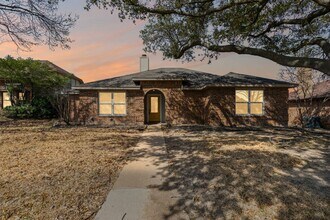 Building Photo - Perfect in Plano