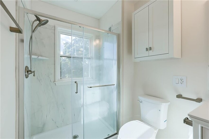 Building Photo - 65 Burton St