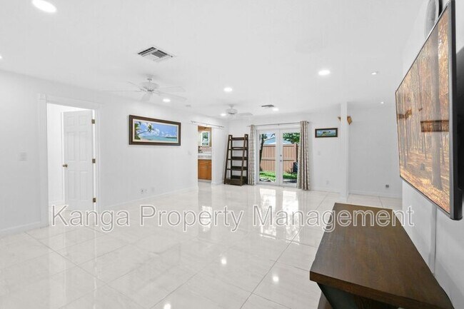Building Photo - 244 Greymon Dr