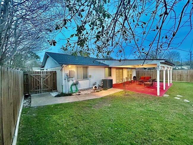 Building Photo - 14411 Cypress View Dr