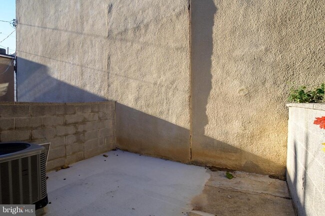 Building Photo - 2112 Eastern Ave