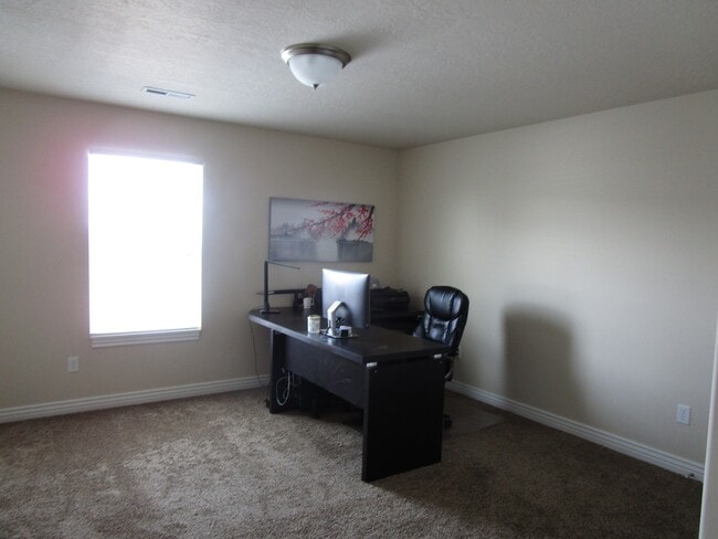 Building Photo - Beautiful 3 bed 2.5 bath Split Mountain Condo.