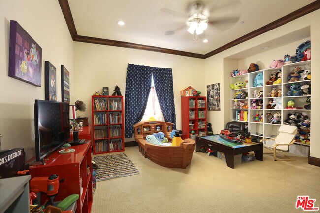 Building Photo - 4718 White Oak Ave