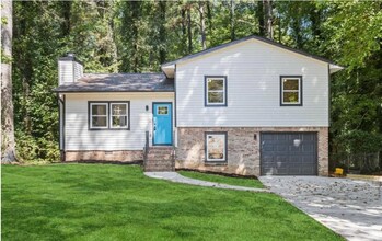 Building Photo - 3367 Oak Dr SW