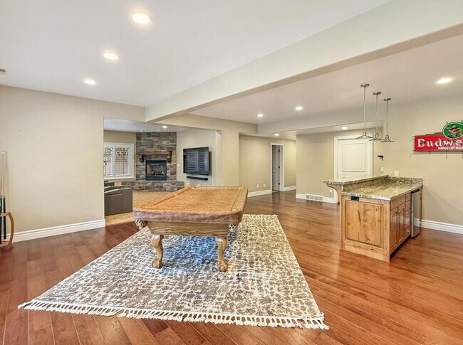 Building Photo - 1615 E Lakeview Way