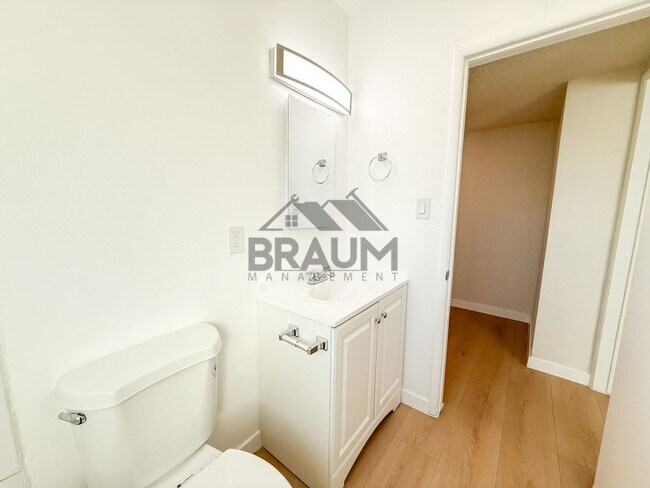 Building Photo - 13129 Oxnard St