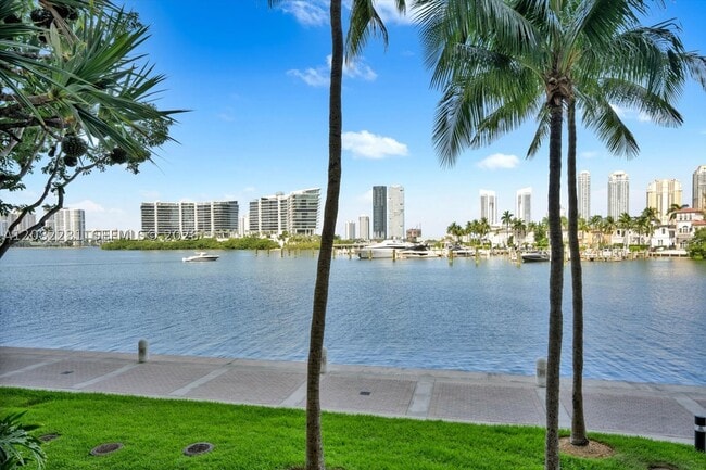 Building Photo - 7000 Island Blvd