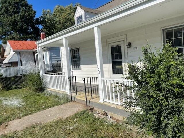Primary Photo - 123 Elm St