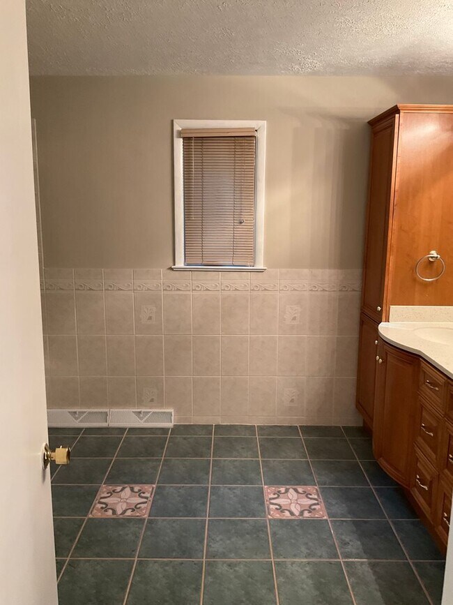 Building Photo - 4-Bedroom Home with 2 Full + 2 Half Baths ...