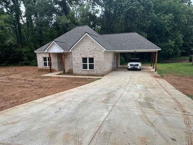 Building Photo - 456 Huffman Dr