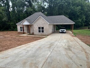 Building Photo - 456 Huffman Dr