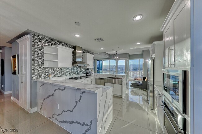 Building Photo - 4575 Dean Martin Dr