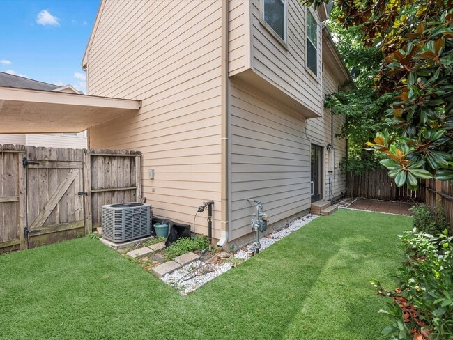 Building Photo - 2234 Naomi St