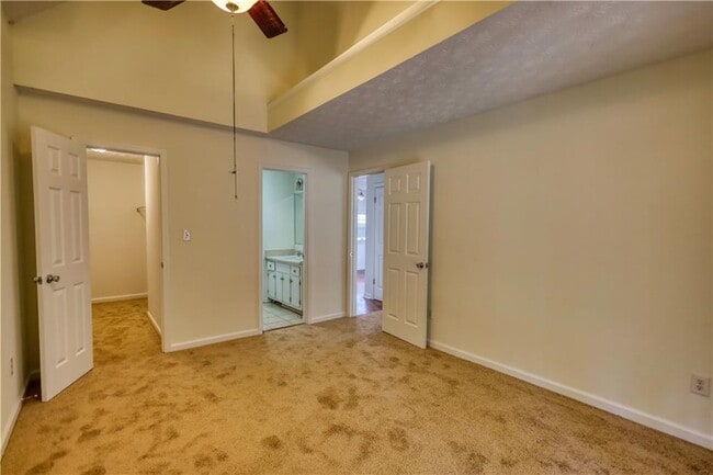 Building Photo - 2475 Nugget Dr SW