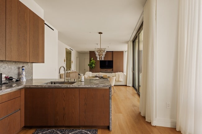 Building Photo - 211 Elm Ct