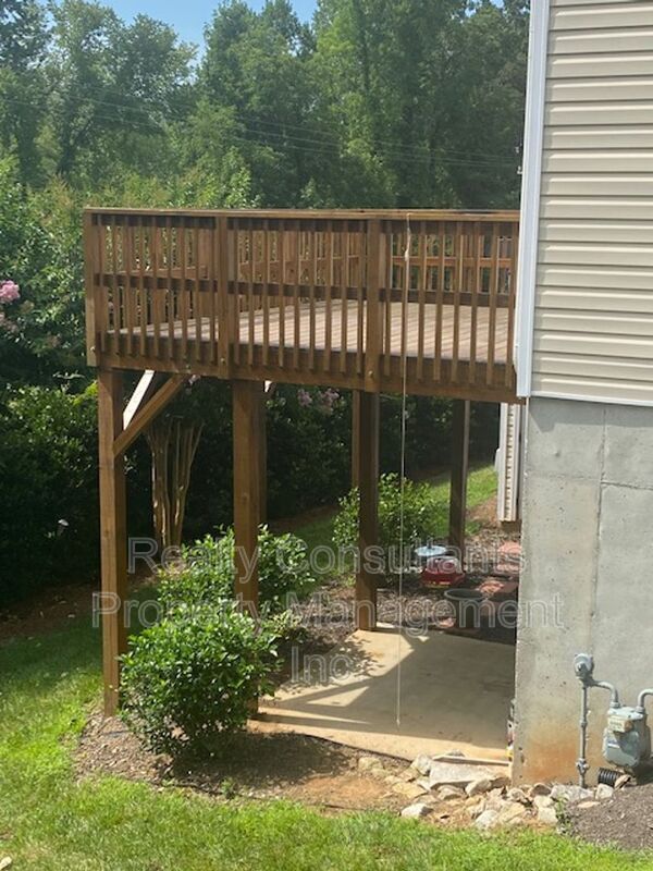 Building Photo - 96 Tannenbaum Cir