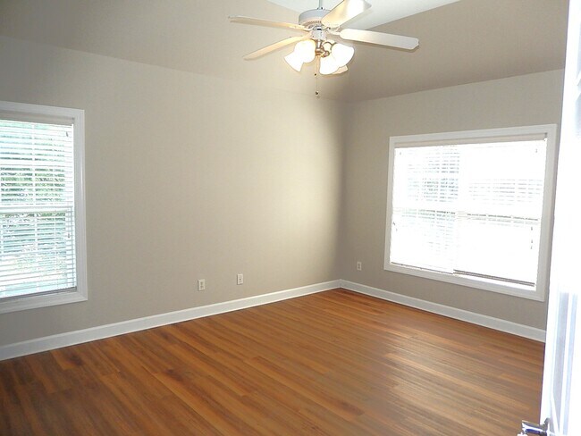 Building Photo - 10612 River Forest Dr