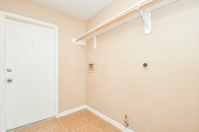 Building Photo - 11706 Spring Grove Dr