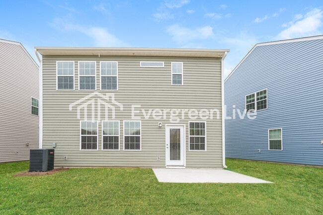 Building Photo - 5579 Hydrangea St