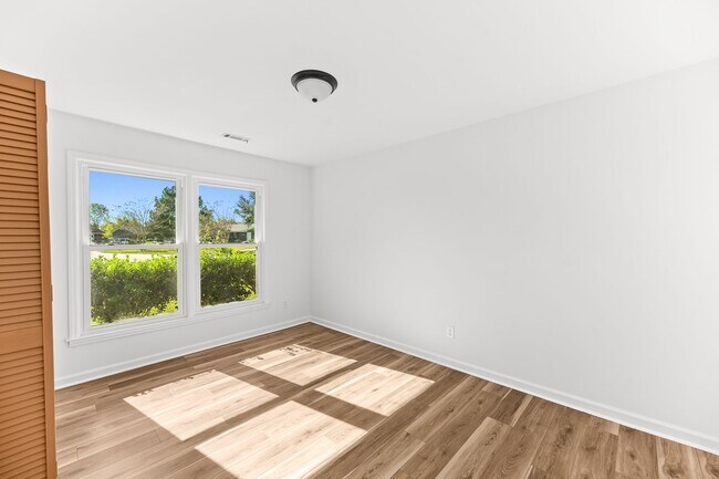 Building Photo - Beautifully Renovated Brick Home in a Quiet, Established Neighborhood