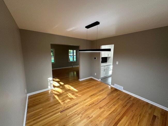 Building Photo - Stunning Single Family Home in “The Knolls”