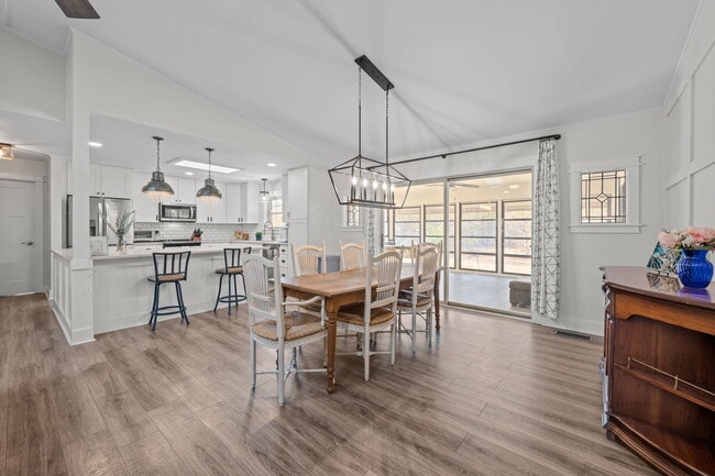 Building Photo - 6115 Gondolier Dr