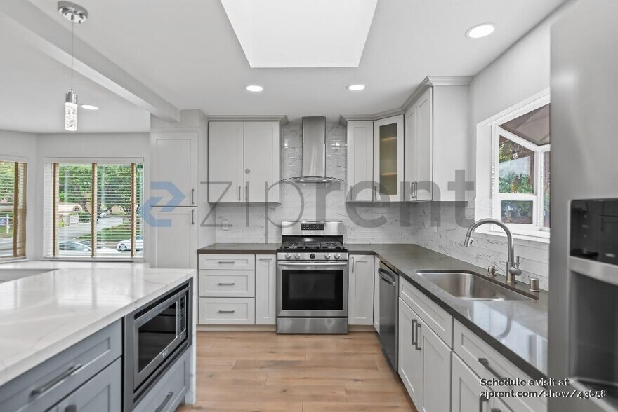 Building Photo - 3173 Ingersoll Pl
