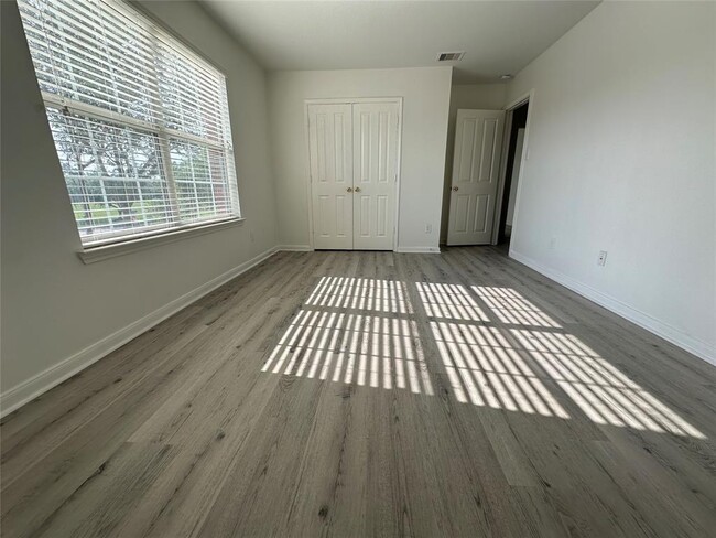 Building Photo - 2303 Ledgeway Ct