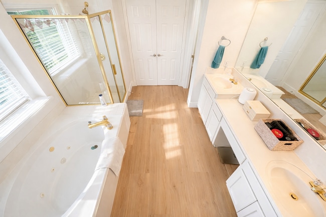 Building Photo - Beautiful single-story home for lease