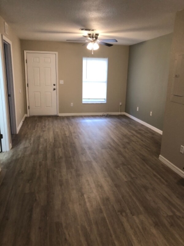 Building Photo - 9261 N Peachtree Way