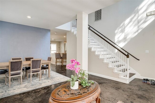 Building Photo - 2729 Kinney Oaks Ct