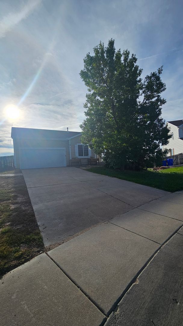 Building Photo - $2700 | 4BR/2.5BA | Pet Friendly House wit...
