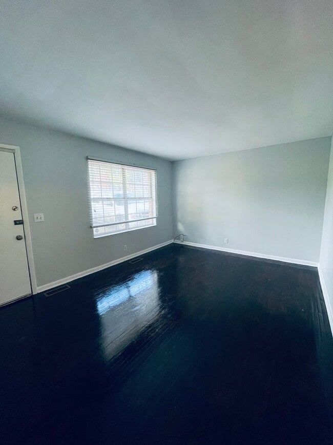 Building Photo - 3 Bedroom, 1 Bath House East Nashville!
