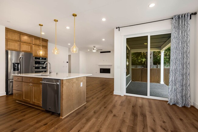 Building Photo - Newer Construction in Avenwood | 5BR Home Near Sammamish Commons