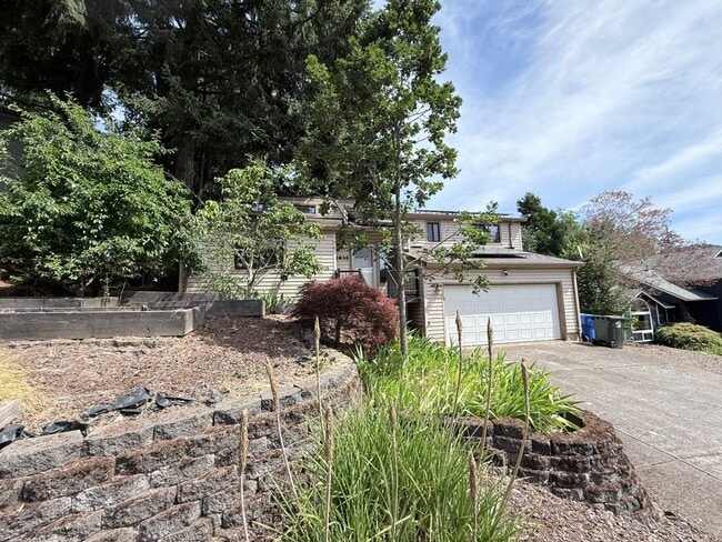 Building Photo - Beautiful 4 Bed, 2 Bath Single Family Home 2 Attached Car Garage and Laundry In Unit!
