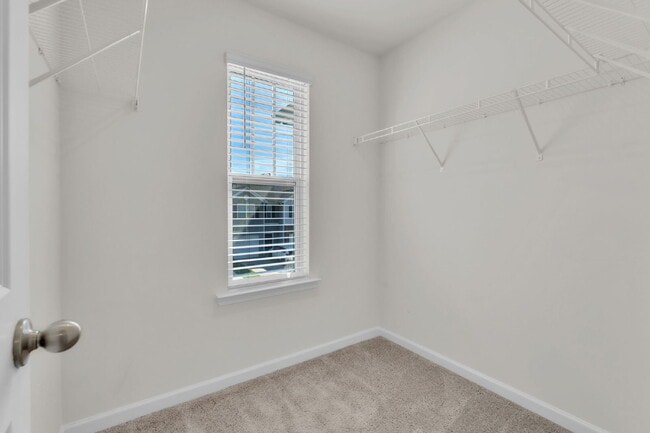 Building Photo - Don't miss this charming 3-bedroom, 2.5-ba...
