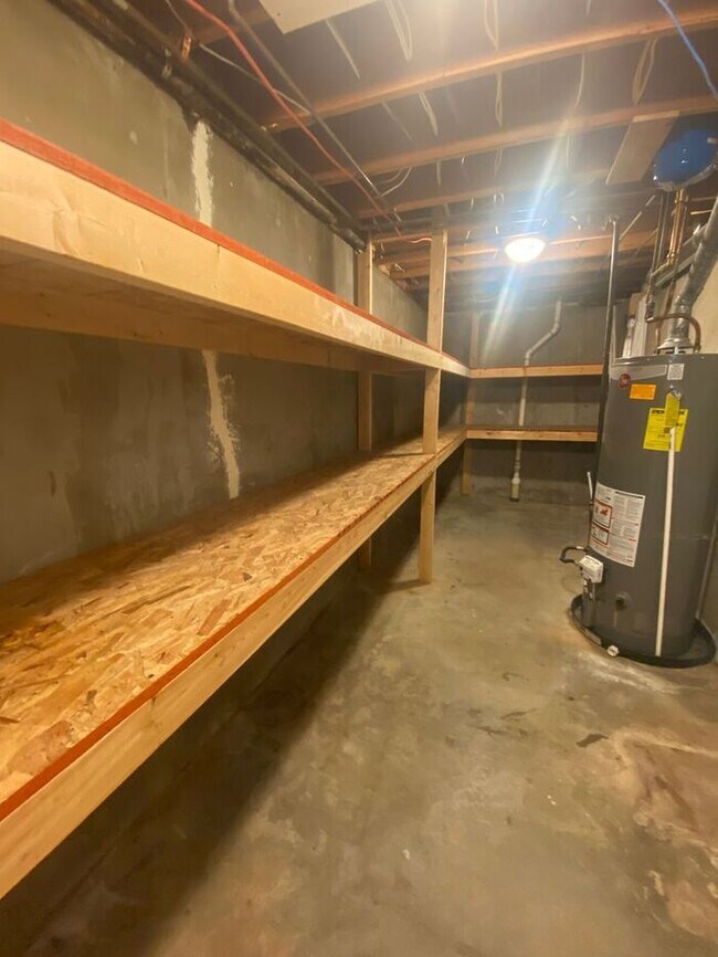 Building Photo - 2 Bedroom plus 3 Non-Conforming Rooms, 2 B...