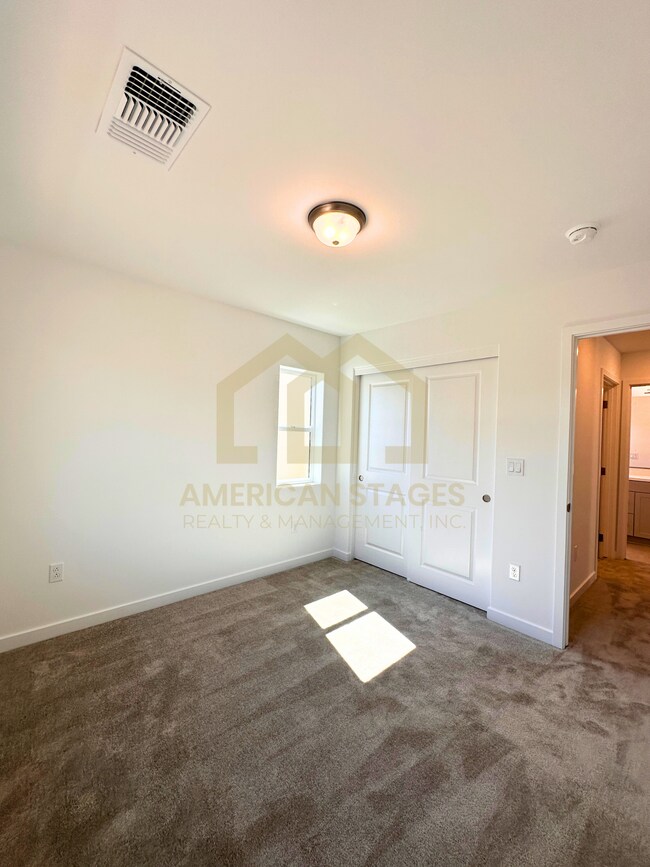 Building Photo - 1724 River Vista Way