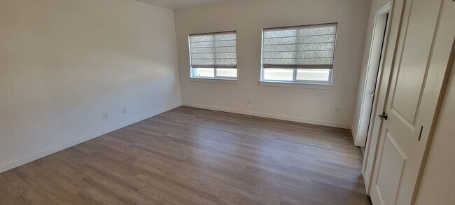 Building Photo - New and Wonderful 3 Bedroom Townhouse