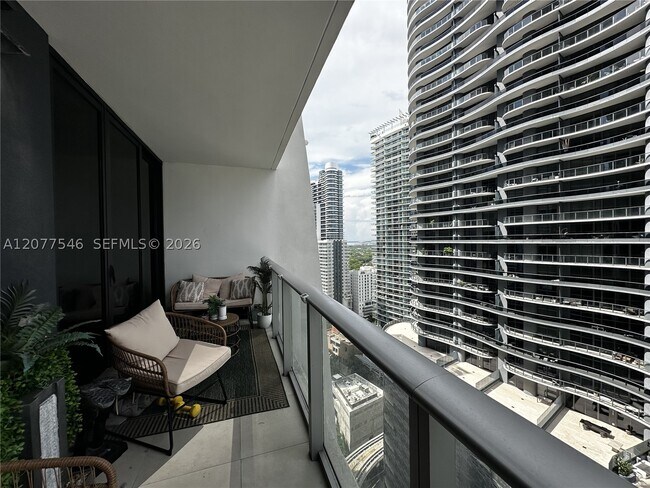 Building Photo - 1010 Brickell Ave
