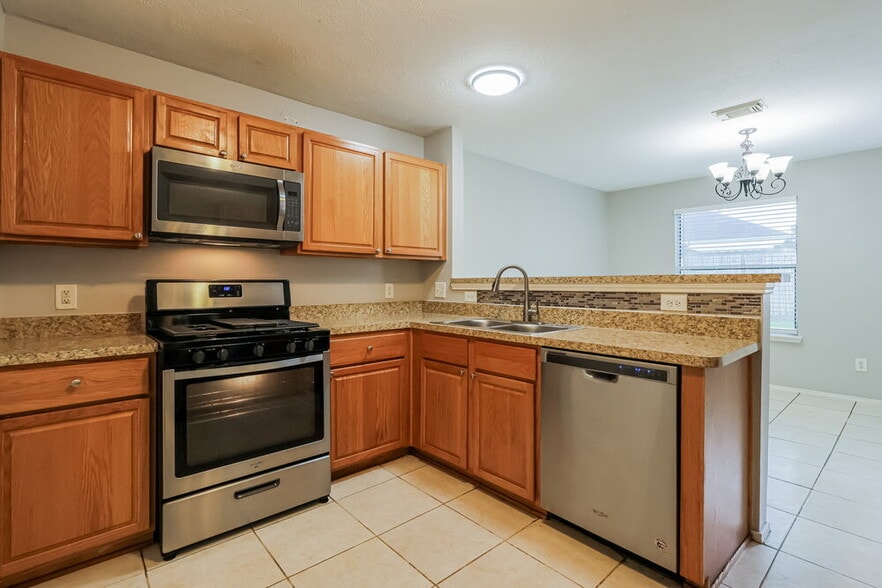 Building Photo - 11811 Sunny Stream Dr