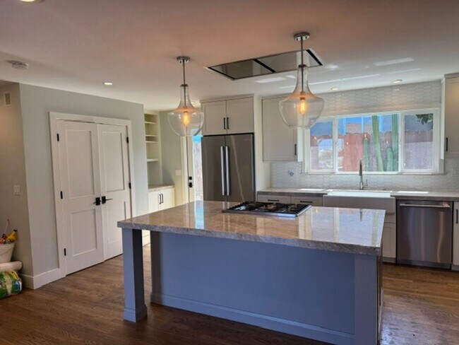 Building Photo - Great Three Bedroom One and 1/2 bath house in Seaside