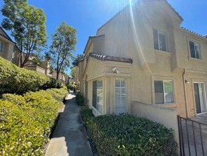 Building Photo - Great Location in Lake Forest