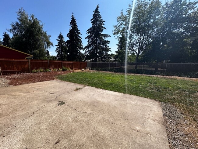 Building Photo - *Coming Soon* 3 Bedroom 2 Bath Single Fami...