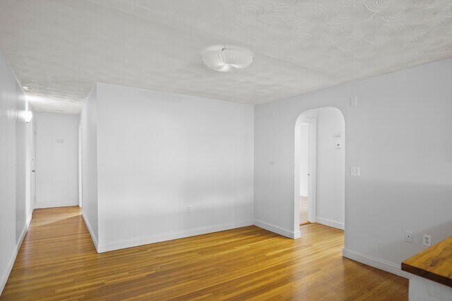 Building Photo - 25 Bailey St