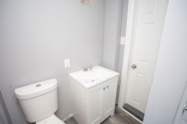 Building Photo - 200 Cooper St