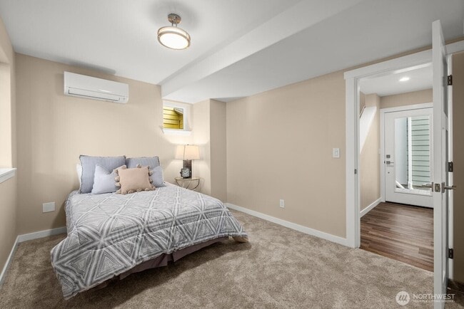 Building Photo - 6423 Ellis Ave S