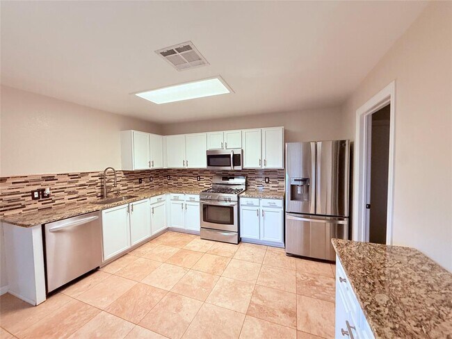 Building Photo - 102 Brentwood Dr