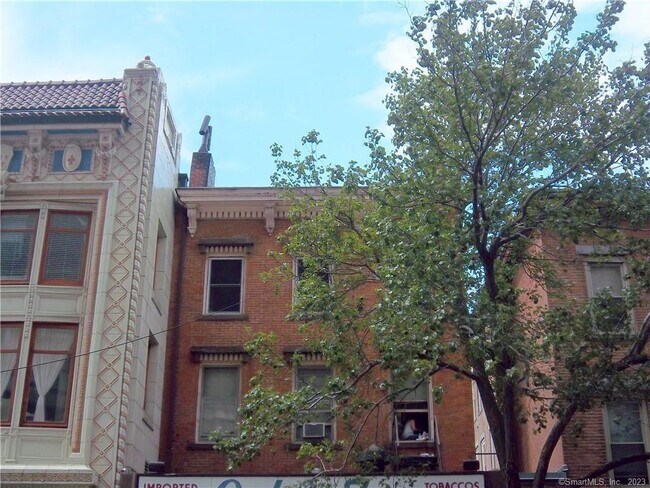 Primary Photo - 270 College St